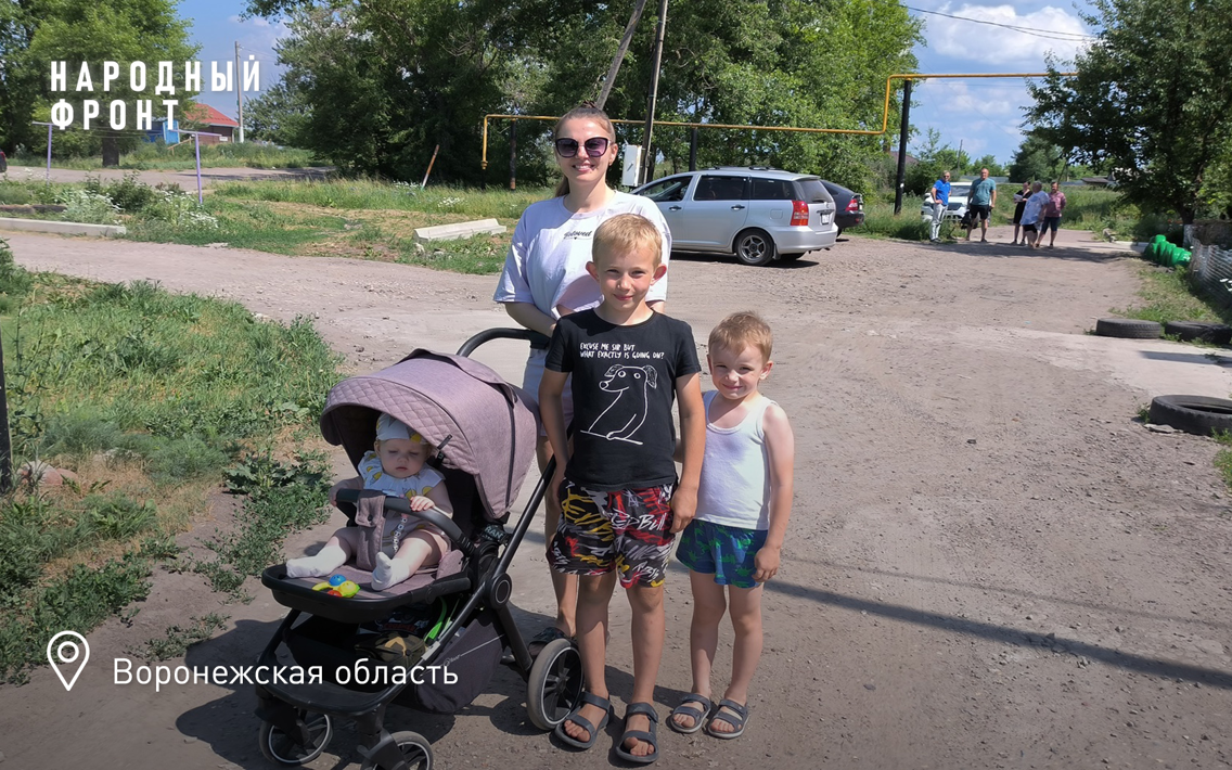 Возите на рейсовом автобусе: в Воронежской области жители крупного посёлка 15 лет не могут добиться строительства детского сада