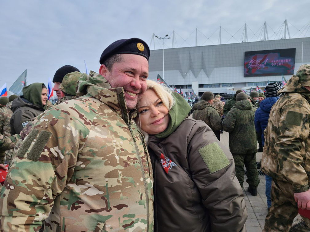 Народный фронт вручил бойцам СВО 100 УАЗов, технику и снаряжение в рамках сбора “Защитникам русских городов” в Ростове-на-Дону