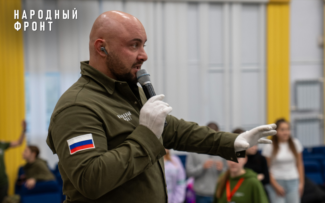 На форуме #МЫВМЕСТЕ Президент России вручил орден Мужества представителю Народного фронта Фёдору Геращенко